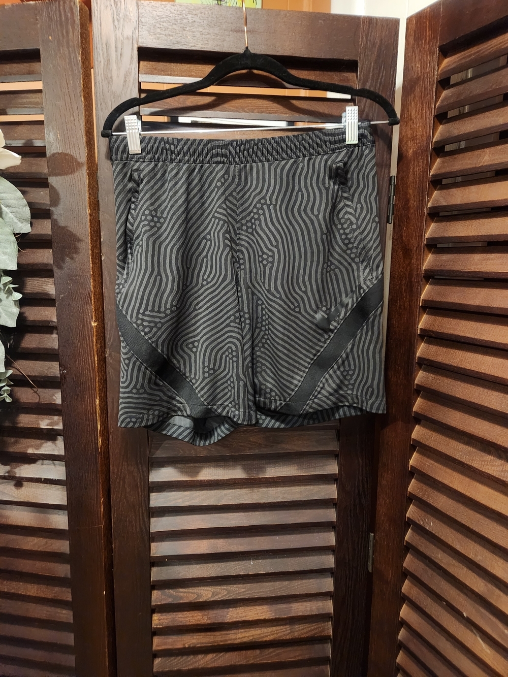 Nike Men's Black & Gray Patterned Athletic Shorts